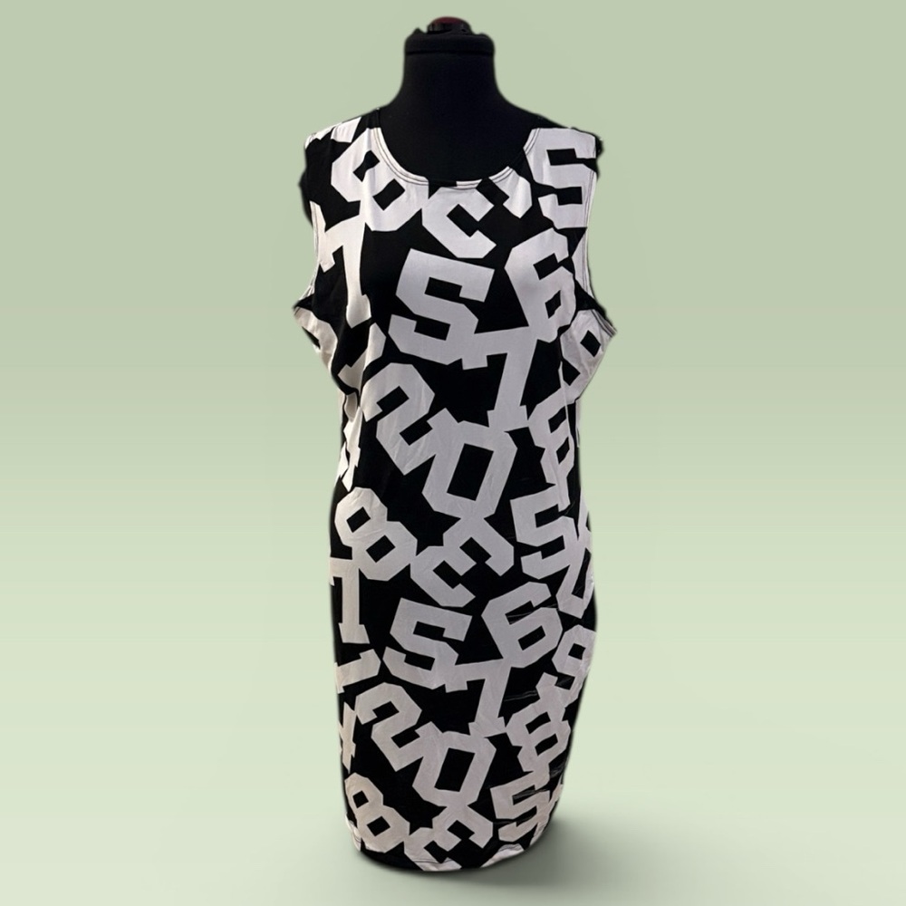 Black & White Graphic Sleeveless Midi Dress